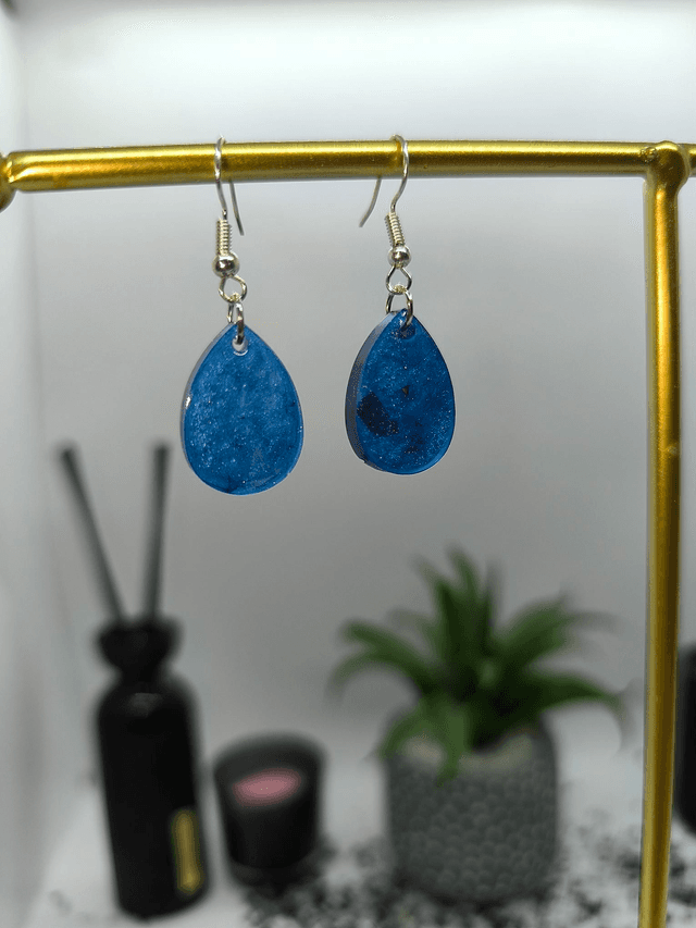 Boucles d&#039;oreilles goutte bleu foncé nacré (pétales de rose) 