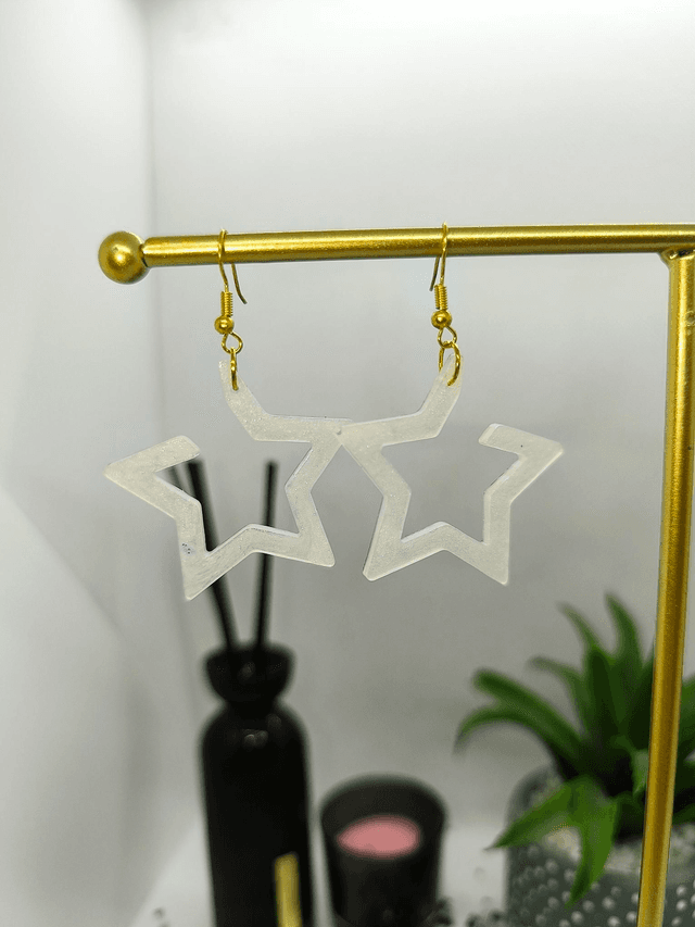 Boucles d&#039;oreilles étoile blanc nacré 