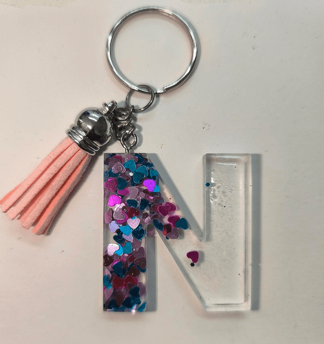 Porte clés initiale &quot;N&quot; transparent et coeurs bleu et rose 