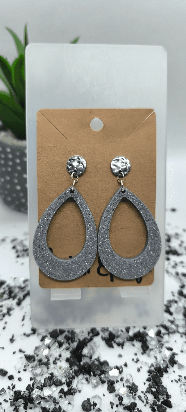 Boucles d&#039;oreilles grise pailletée 